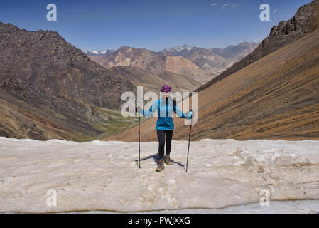 Trekking zu den Gumbezjikul Pass, Pshart Tal, Murghab, Tadschikistan Stockfoto