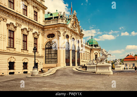 Statue in der Vorderseite des Oberen Belvedere in Wien City, der Hauptstadt von Österreich. Stockfoto