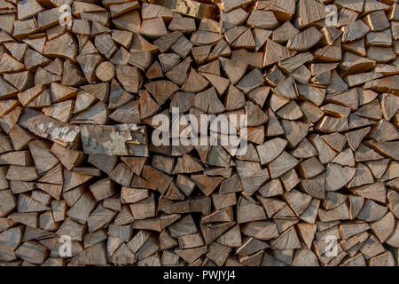 Protokolle aus Holz mit Reihenfolge gestapelt Stockfoto