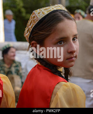 Junge Pamiri Mädchen auf dem Dach der Welt Festival, Khorog, Tadschikistan Stockfoto