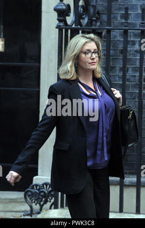 London, UK, 16. Oktober 2018 Penny Mordaunt, Minister für Internationale Entwicklung, Ministerin für Frauen und Gleichstellung in Downing Street 10 als PM Theresa May hält ihre Dienstag Sitzung. Credit: JOHNNY ARMSTEAD/Alamy leben Nachrichten Stockfoto