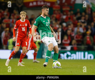 Aviva Stadium, Dublin, Irland. 16 Okt, 2018. UEFA Nationen Liga Fußball, Irland gegen Wales; Kevin lange am Ball für Rep. von Irland Quelle: Aktion plus Sport/Alamy leben Nachrichten Stockfoto