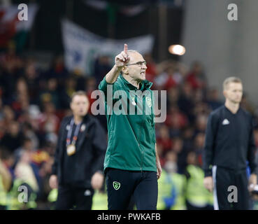 Aviva Stadium, Dublin, Irland. 16 Okt, 2018. UEFA Nationen Liga Fußball, Irland gegen Wales; Rep. von Irland Manager Martin O'Neill beauftragt das Team nach vorn zu drücken Credit: Aktion plus Sport/Alamy leben Nachrichten Stockfoto