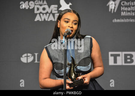 Nashville, USA. 16. Okt 2018. Koryn Hawthorne backstage auf der 49. jährlichen Dove Awards in Lipscomb Universität in Nashville, Tennessee. - Foto: Marty Jean-Louis Credit: Marty Jean-Louis/Alamy leben Nachrichten Stockfoto