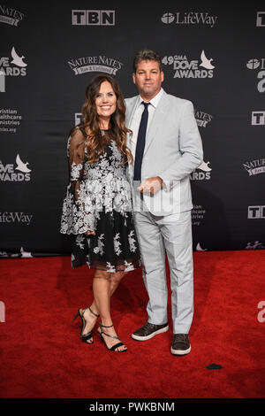 Nashville, USA. 16. Okt 2018. Die McGuires auf dem roten Teppich auf der 49. jährlichen Dove Awards in Lipscomb Universität in Nashville, Tennessee am 16. Oktober 2018. - Foto: Marty Jean-Louis Credit: Marty Jean-Louis/Alamy leben Nachrichten Stockfoto