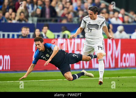 Paris, Frankreich. 16. Okt 2018. Frankreich - Deutschland, Fußball, Paris, 16. Oktober 2018 Nico SCHULZ, DFB 14 Kontrollen Benjamin PAVARD, FRA 2 konkurrieren um die Kugel, Bekämpfung, Duell, Frankreich - Deutschland 2-1 Fußballnationen Liga, Saison 2018/2019, Oktober 16, 2018 Paris, Deutschland. © Peter Schatz/Alamy leben Nachrichten Stockfoto