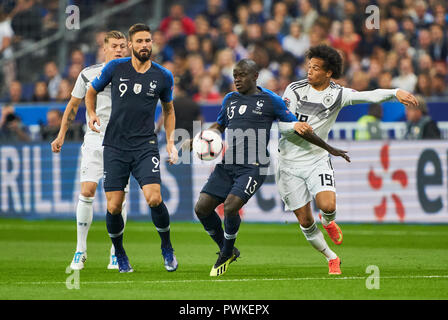 Paris, Frankreich. 16. Okt 2018. Frankreich - Deutschland, Fußball, Paris, 16. Oktober 2018 Leroy SANE, DFB 19 konkurrieren um die Kugel, Bekämpfung, Duell, Schneidwerk gegen Ngolo KANTE, FRA 13 Olivier GIROUD, FRA 9 Frankreich - Deutschland 2-1 Fußballnationen Liga, Saison 2018/2019, Oktober 16, 2018 Paris, Deutschland. © Peter Schatz/Alamy leben Nachrichten Stockfoto