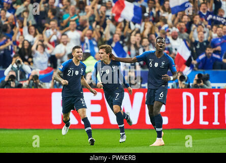 Paris, Frankreich. 16. Okt 2018. Frankreich - Deutschland, Fußball, Paris, 16. Oktober 2018 Antoine GRIEZMANN, FRA 7 feiert sein Ziel 1-1 mit Paul POGBA, FRA 6 Lucas Hernandez, FRA 21 Jubel, Freude, Emotionen, feiern, lachen, Jubeln, Jubeln, reißt die Arme, ballte die Faust, Feiern, Feier, Frankreich - Deutschland 2-1 Fußballnationen Liga, Saison 2018/2019, Oktober 16, 2018 Paris, Deutschland. © Peter Schatz/Alamy leben Nachrichten Stockfoto