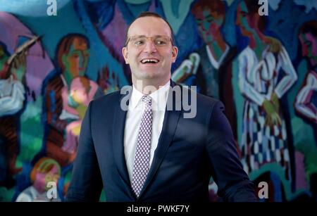 Berlin, Deutschland. 17. Okt 2018. 17 Oktober 2018, Berlin: Jens Spahn (CDU), Bundesminister für Gesundheit, kommt in Das Bundeskabinett Treffen im Bundeskanzleramt. Foto: Kay Nietfeld/dpa Quelle: dpa Picture alliance/Alamy leben Nachrichten Stockfoto
