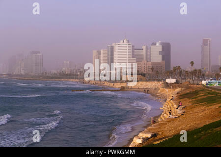 Tel Aviv Seashore wie aus alten Jaffa gesehen. Israel. Stockfoto