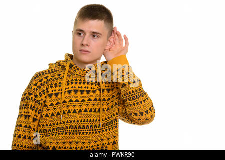 Junge neugierige kaukasischen Mann beim Schröpfen Ohr Stockfoto