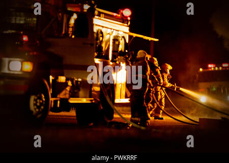 Gruppe von Feuerwehrmann, ein Feuer. Stockfoto