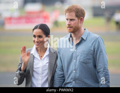 Der Herzog und die Herzogin von Sussex nehmen an der Benennung und Enthüllung der neuen Royal Flying Doctor Service Flugzeuge in Dubbo City Regionaler Flughafen, in Coffs Harbour, New South Wales, am zweiten Tag der königlichen Paar Besuch in Australien. Stockfoto