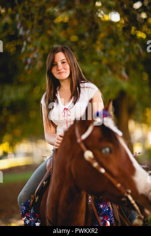 Junges Mädchen reiten. Stockfoto