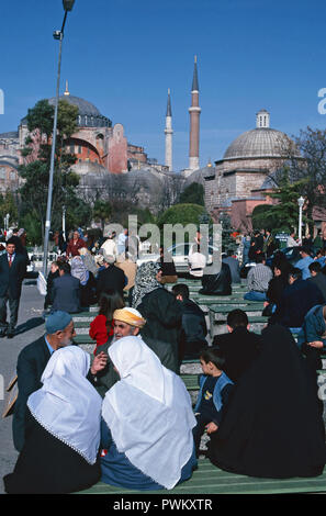 Blick auf die Hagia Sophia von der Blauen Moschee, Istanbul, Türkei Stockfoto