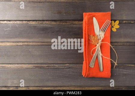 Ansicht von oben der Fall Thanksgiving Tabelle Feier Einstellung über Holztisch mit Kopie Raum Stockfoto