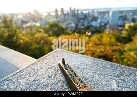 Skyline von Montreal in den frühen Morgenstunden vom Mont Royal Park, Kanada Stockfoto