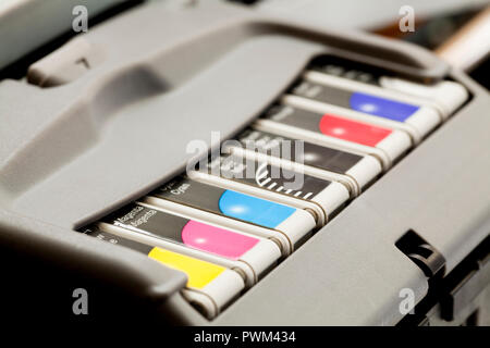 Color Inkjet Drucker und Tintenpatronen, Nahaufnahme - USA Stockfoto