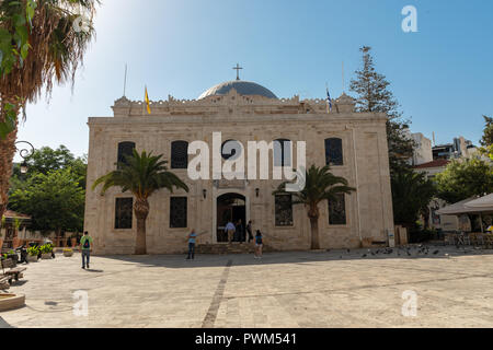 Die Kathedrale des Heiligen Titus, der Schutzpatronin von Heraklion, Kreta liegt im Norden der Festung Koules. Die Kirche wurde im Jahr 961 gebaut. Stockfoto