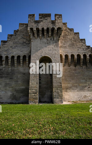 Avignon Wand Befestigungen - Avignon ist vollständig von 4 Kilometer Mauern als Beleg für die Bedeutung der Festungsanlagen im 14. Jahrhundert Stockfoto