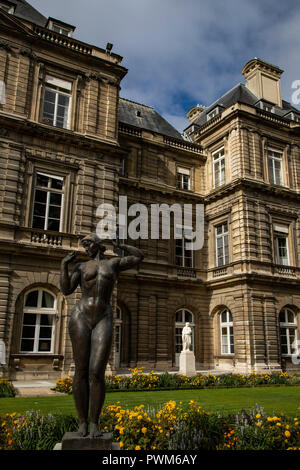 Das Palais du Luxembourg als Residenz für die königliche Familie, bevor es in ein Gefängnis während der Französischen Revolution gedreht wurde. Es wurde in 1625 gebaut b Stockfoto
