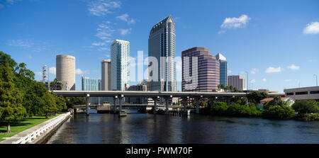 Schöne, klare sonnigen Tag auf dem Wasserwege in und um die Tampa Florida metropolitan area Stockfoto