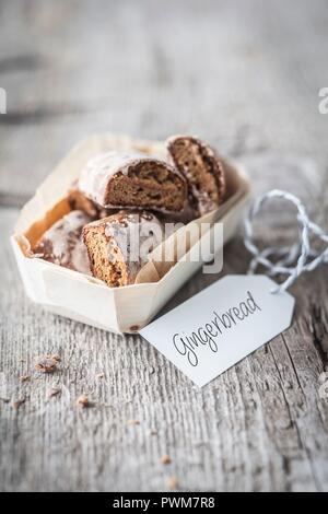 Lebkuchen in einem Korb Geschenkoptionen Stockfoto