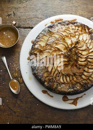 Sticky Toffee Apfelkuchen Stockfoto