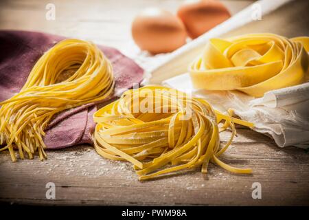 Frische tagliolini und Pappardelle Stockfoto