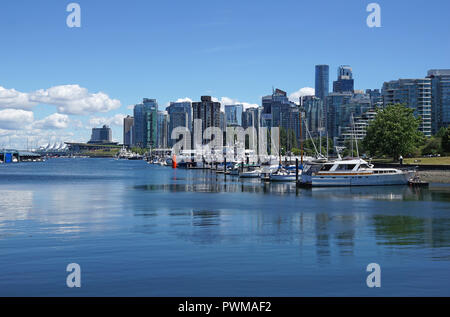 Kohle Hafen von Stanley Park Seawall, Vancouver, Kanada gesehen Stockfoto