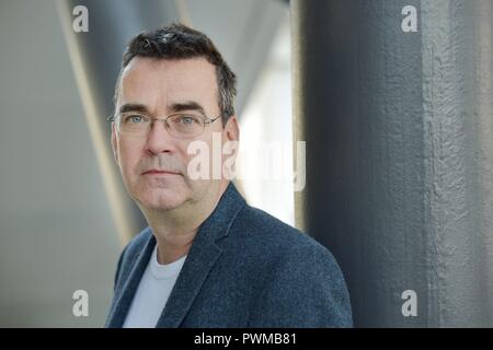 Mick Herron im Oktober 2018 auf der Frankfurter Buchmesse. | Verwendung weltweit Stockfoto