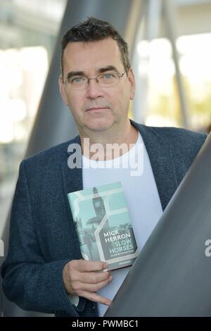 Mick Herron im Oktober 2018 auf der Frankfurter Buchmesse. | Verwendung weltweit Stockfoto