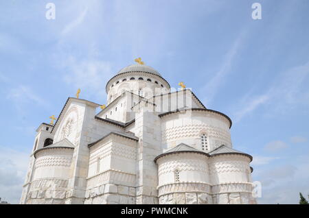Fassade der Kathedrale der Auferstehung Christi, Podgorica, Montenegro Stockfoto