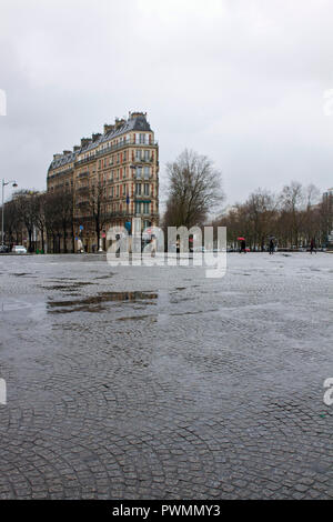 Frankreich, Paris, Abteilung 75, 14. Arrondissement, Place Denfert Rochereau, Jour de pluie. Stockfoto