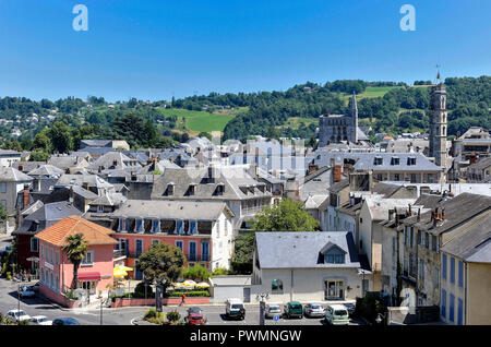 Frankreich, Occitanie region Hautes-Pyrenees, Kurstadt Bagneres-de-Bigorre, Gesamtansicht Stockfoto
