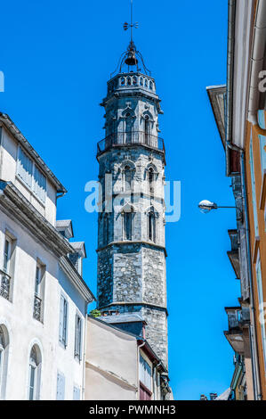 Frankreich, Occitanie region Hautes-Pyrenees, Kurstadt Bagneres-de-Bigorre, Tour Jacobins bekannt als Tour de l'Horloge (Uhrturm) Stockfoto