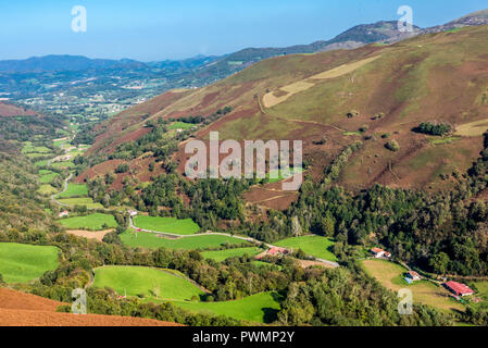 Frankreich, Pyrenees Atlantiques, Baskenland, Laurhibar Tal im Herbst Stockfoto