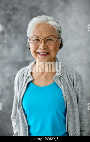 Porträt einer gerne ältere Frau. Stockfoto