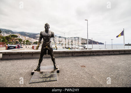 FUNCHAL, Madeira, Portugal - Juli, 2018: Der Christiano Ronaldo Pestana CR Hotel und Museum abgebildet ist auf der Küste von Funchal auf der Portugiesischen ist Stockfoto