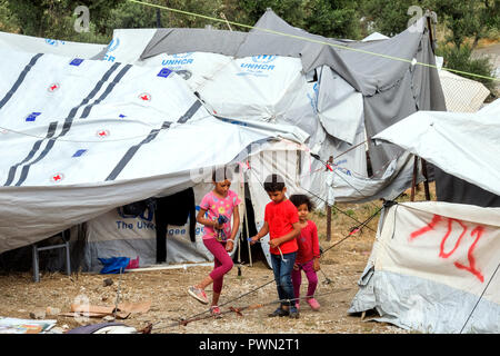 Im Zelt neben dem Camp MORIA - Lager für Flüchtlinge, die über die Boote in der Nähe der Türkei kam. Insel Lesbos, Griechenland, Mai 2018 Stockfoto