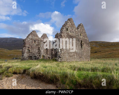 Die Ruine der Calda Haus in der Nähe von Ardvreck Castle, Loch Assynt, Schottland. Von der A 837 Straße an der Nordküste 500 route. Stockfoto