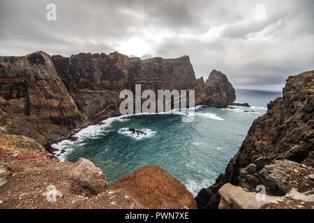 Unglaubliche Aussicht auf die Klippen am Ponta de Sao Lourenco, Portugal Stockfoto