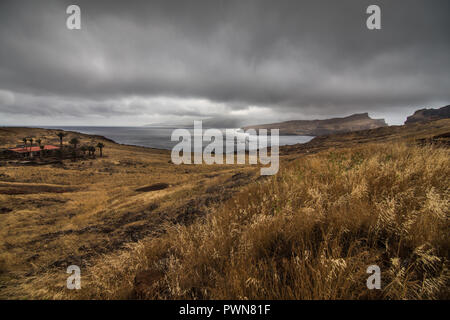 Unglaubliche Aussicht auf die Klippen am Ponta de Sao Lourenco, Portugal Stockfoto