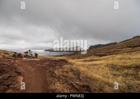 Unglaubliche Aussicht auf die Klippen am Ponta de Sao Lourenco, Portugal Stockfoto