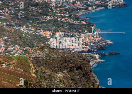 Beeindruckende Bergwelt Cabo Girao - Ansicht von der Stadt Camara de Lobos Stockfoto