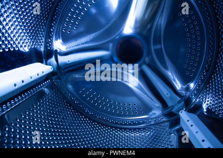 Im Inneren der Trommel einer Waschmaschine Stockfoto
