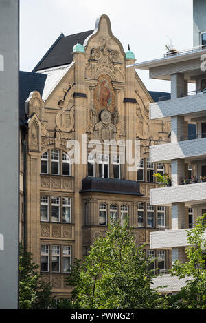 Berlin. Deutschland. Michaelsen Palais, aka Hotel Roter Adler auf der Schützenstraße 6, Jugendstil/Art Nouveau Gebäude von Otto Michaelsen, erbaut 1903-1904. Stockfoto