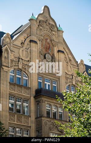 Berlin. Deutschland. Michaelsen Palais, aka Hotel Roter Adler auf der Schützenstraße 6, Jugendstil/Art Nouveau Gebäude von Otto Michaelsen, erbaut 1903-1904. Stockfoto