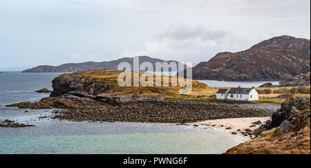 White Cottage an Clashnessie, Eddrachilis Bay, Sutherland, Ross-shire, Schottland, Großbritannien Stockfoto