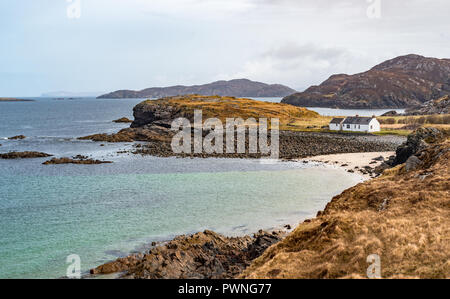 White Cottage an Clashnessie, Eddrachilis Bay, Sutherland, Ross-shire, Schottland, Großbritannien Stockfoto